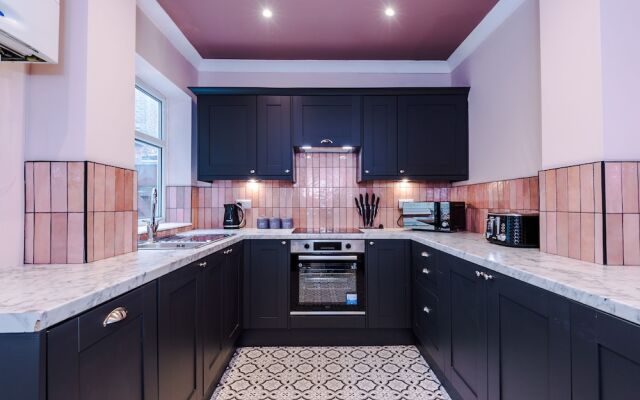 Newly Renovated home-Manchester
