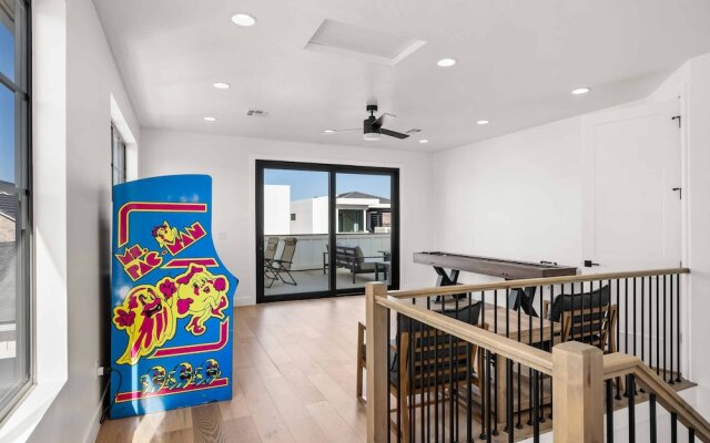 Desert Gem 7 Bedroom Home