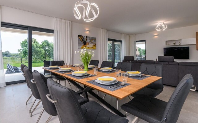 Stunning Home in Prodol With Outdoor Swimming Pool, Wifi and 4 Bedrooms