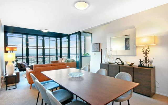 Spacious 3 Bedroom Apartment With City and River Views