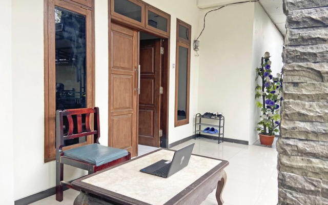 SPOT ON 92037 Jokotole 2 Homestay