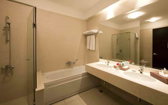 JAZ Oriental, Almaza Bay