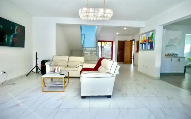 Villa Pravda Guerra 4BR 6BDS 12PAX
