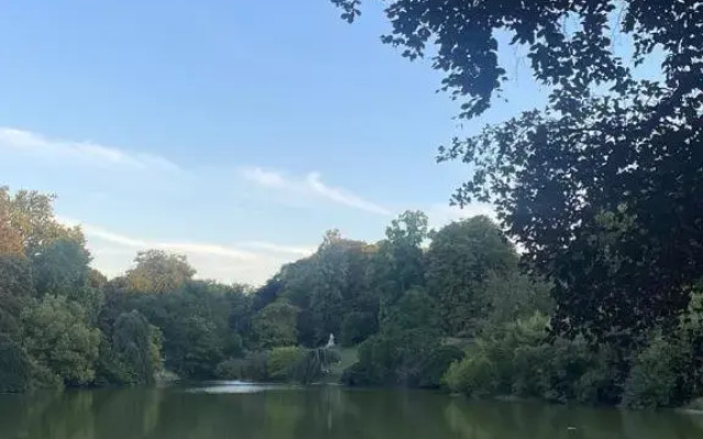 Paris: 2P refait à neuf et idéalement desservi