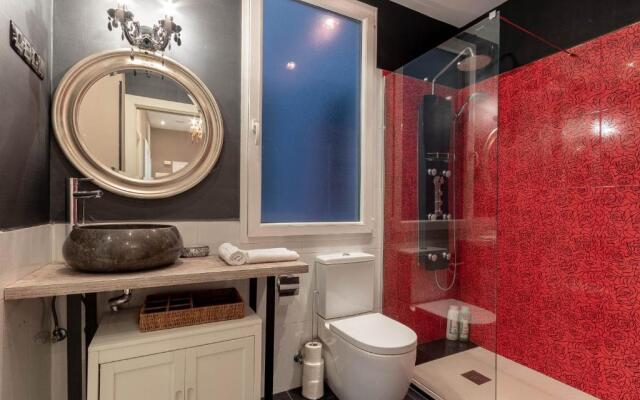 BILBAO VOLANTIN II with jacuzzi by Aston Rentals