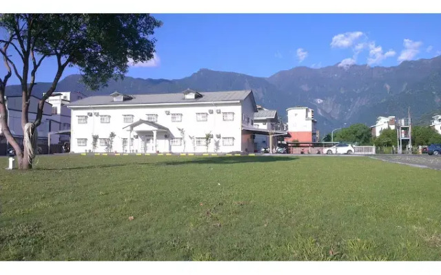 Oak Garden Hotel
