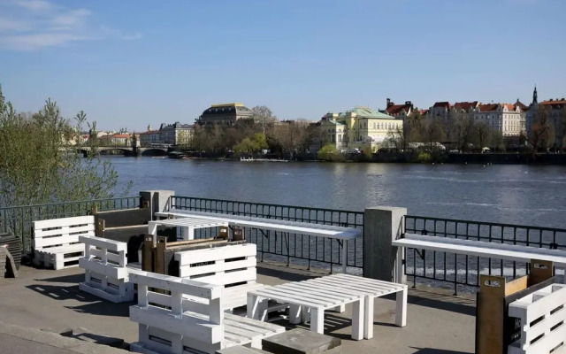 Luxurious Apartment Near River in Cezch Republic