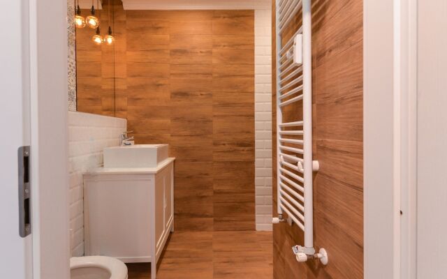 FM Deluxe 2-BDR Apartment - LOVEly