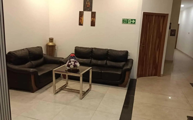 OYO 22115 Hotel D Plaza