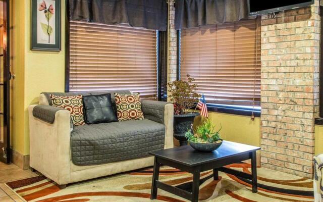 AmericInn by Wyndham Mosinee Central Wisconsin Airport