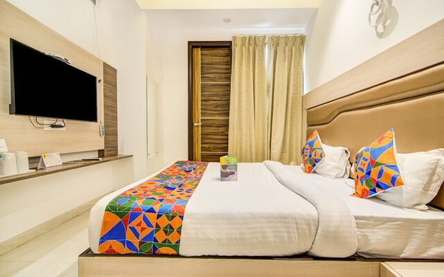 Fabhotel Yellow
