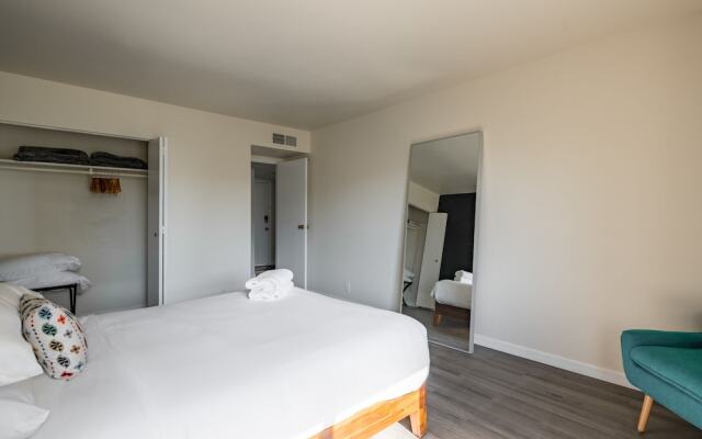 Stylish 1BR Apt Old Town by WanderJaunt