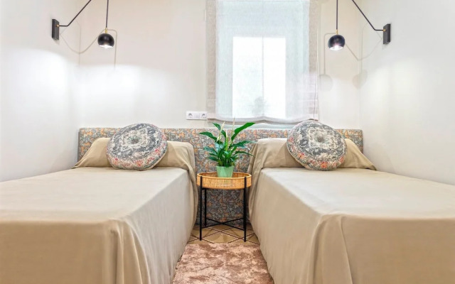 Wonderful 5-bedroom Apart in Granada. Recogidas II