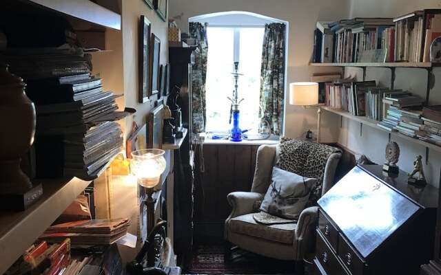 Lower Buckton Country House - Sleeps 12