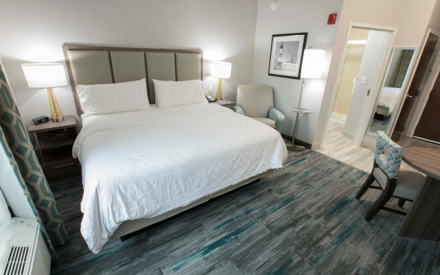 Magnolia Bay Hotel & Suites