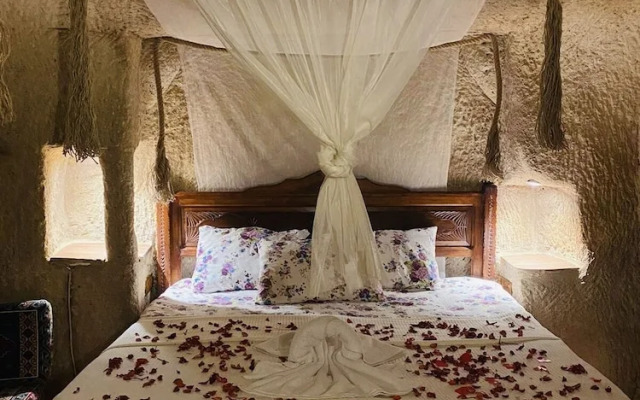 Ela cave house