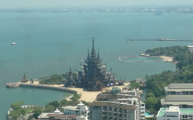 Wong Amat Tower - 65 SQM 1 BR Suite