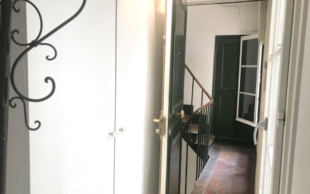 Apartment with One Bedroom in Paris, with Wifi