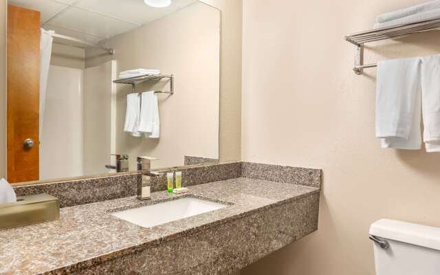 Days Inn & Suites by Wyndham Rocky Mount Golden East
