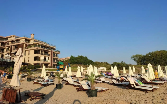 Sand Lilies beach residence