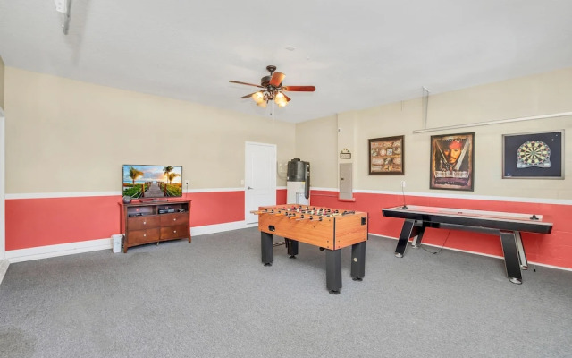 Giant Villa W/private Pool&spa, Game Room, & More!