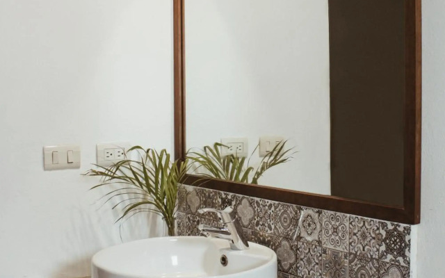 Noah Beach Hotel & Suites