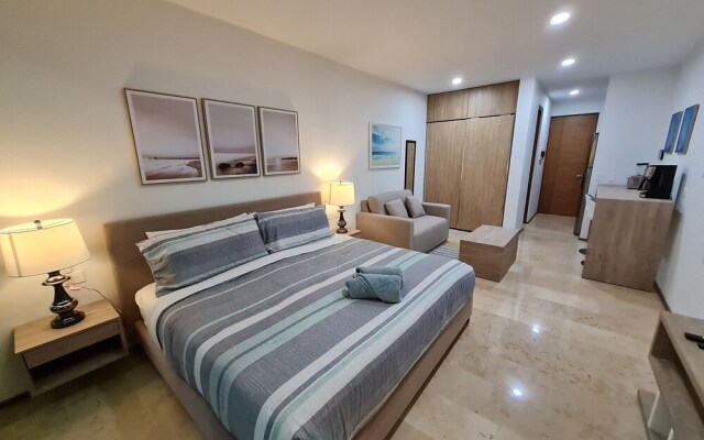 Luxury Sea view Studio on the 5th Av