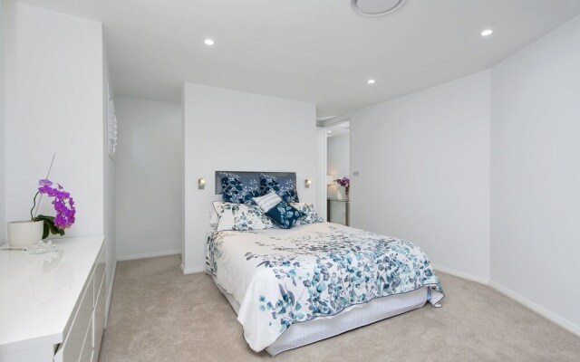 Stunning Waters Penthouse, Sandy Point Road, 46
