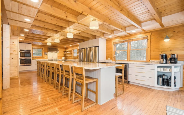 Grand Chestnut Lodge by Taylor Made Deep Creek