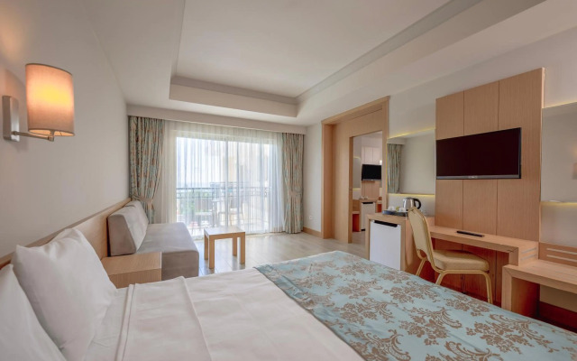 Отель L'Oceanica Beach Resort All Inclusive