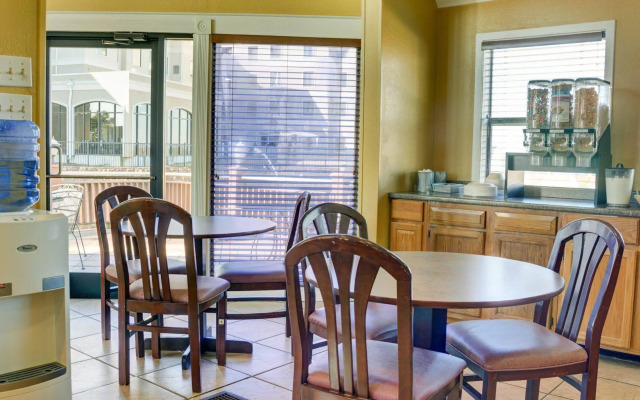 Econo Lodge Inn & Suites Hot Springs