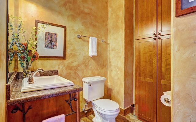 Mountain Ridge  2 Bedroom Townhouse by RedAwning