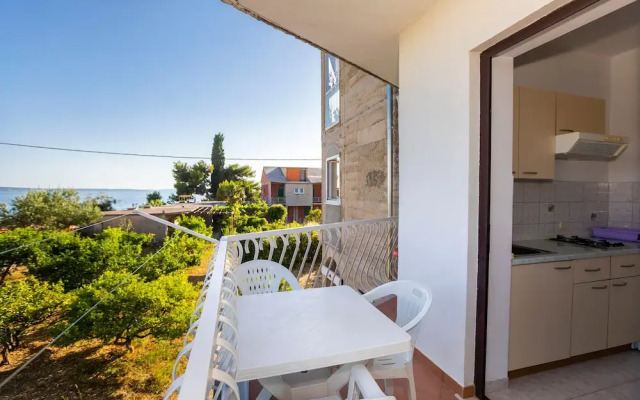 Captivating 2-bed Apartment in Podstrana