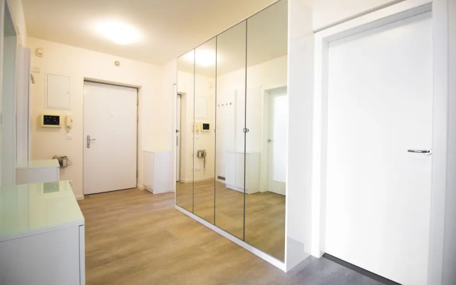 Luxurious apart.with swimming pool