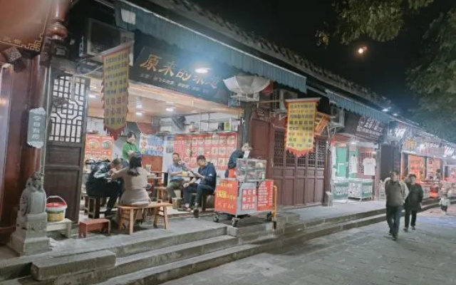 Yuzhong Wanxuan Homestay – People – Nanchong