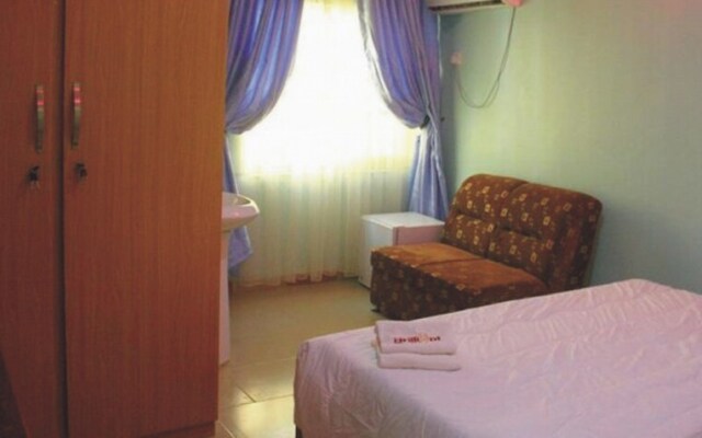 Brilliant Hotel and Suites