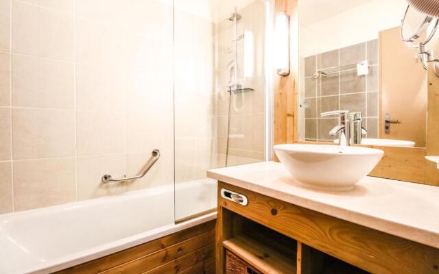 Two internally connecting 2-bed apartments with shared private entrance