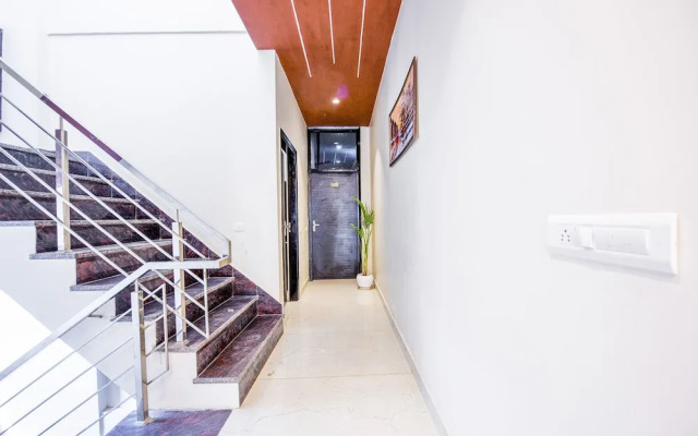 Fabhotel Royal Regency I