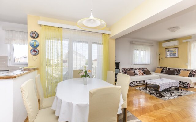 Apartment Lola