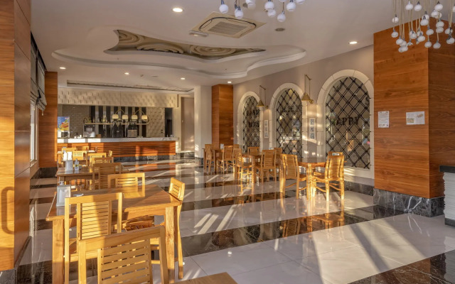 Port River Hotel & Spa