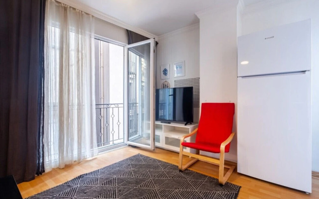 Vibrant Studio Flat Near Taksim Square