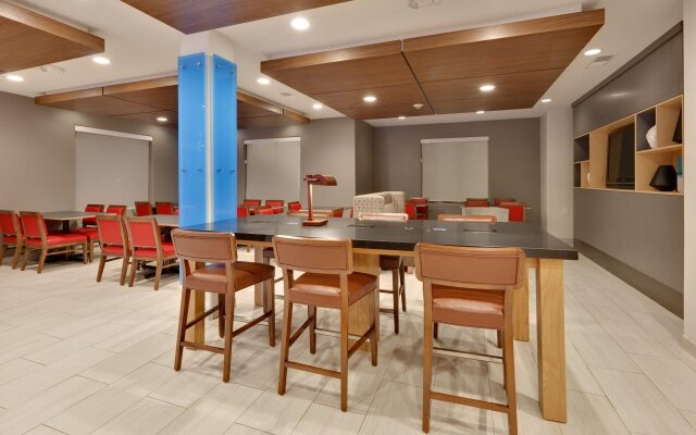 Holiday Inn Express Hotel & Suites Dallas - Duncanville by IHG