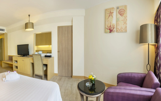 Jomtien Palm Beach Hotel And Resort