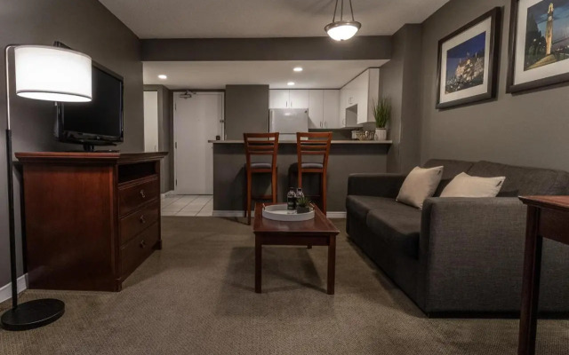 Hotel Faubourg Montreal - ex Holiday Inn Express Hotel & Suites Centr