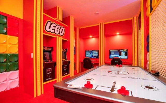 4350scene 6 Bedroom Villa