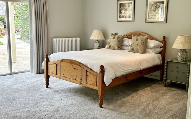 Farthings Hotel and Restaurant