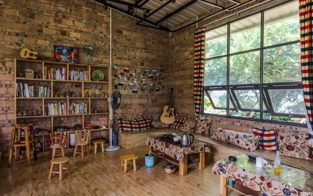 Weizhou Island Chujian Inn