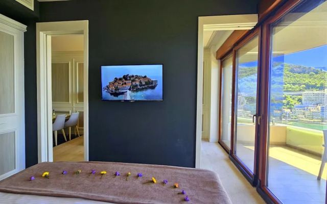 Royalis Suites
