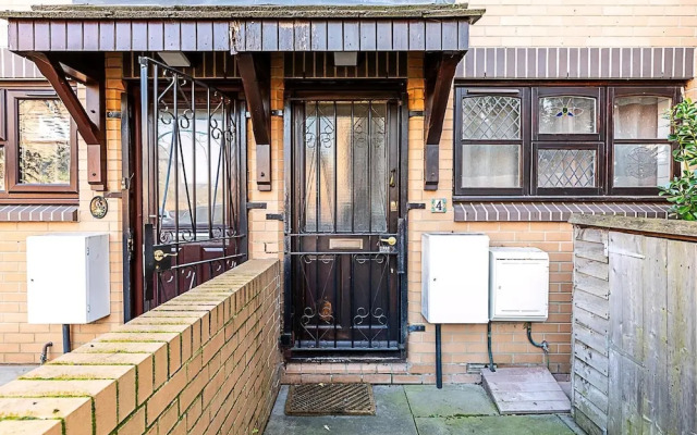 Stylish & Spacious 3-bed Home in Vibrant Bow