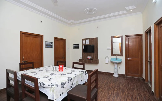 Oyo 9878 Home Cozy Stay Geetanjali Hospital